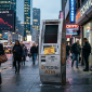 Ilustrasi ATM Bitcoin yang tidak beroperasi di kawasan perkotaan.