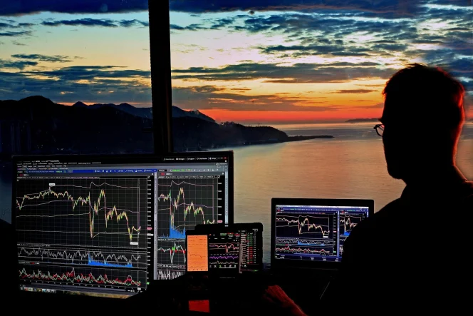 
					Ilustrasi pergerakan grafik saham yang menukik tajam, mencerminkan fenomena dividend trap dan aksi pelepasan saham oleh dana besar (smart money). (Foto: Pixabay)